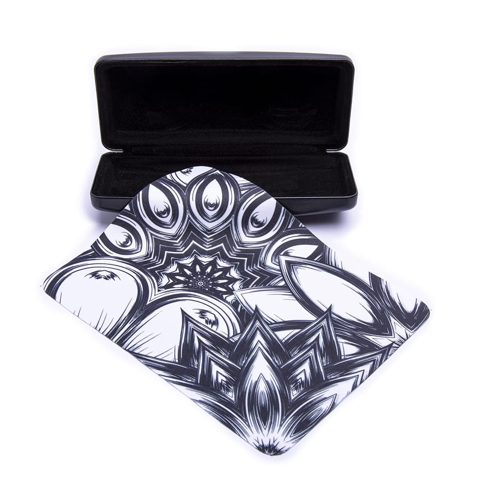 Paño de microfibra con estampado Blanco y Negro.