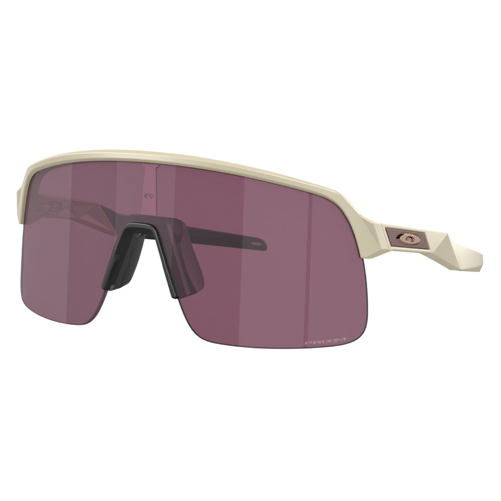 gafas-de-sol-para-hombre-oakley-9463-sutro-lite-946352-rectangulares-color-beige