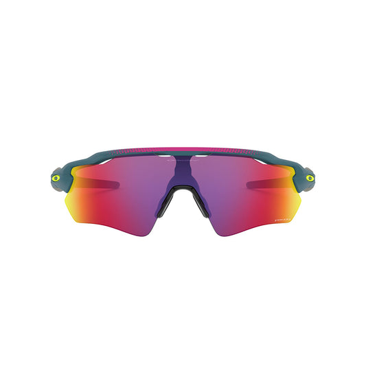 Gafas de Sol Oakley 9208, para hombre, en inyectada, de forma rectangular semi-completa, de color azul, con lente Prizm morado.