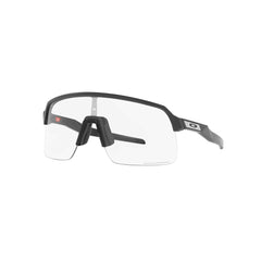 Gafas de Sol para Hombre Oakley 9463 - Inyectadas, Ranuradas de color negro, lente transparente.